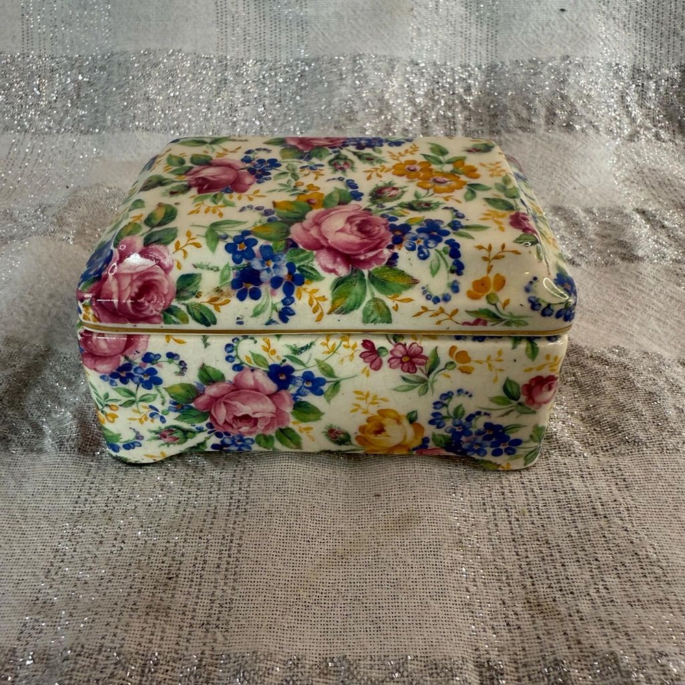 James Kent Floral Box, White, 4"x2"